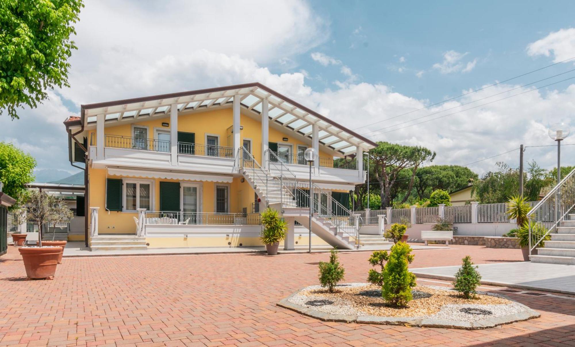 Camping Apuano Marina di Massa Exteriör bild