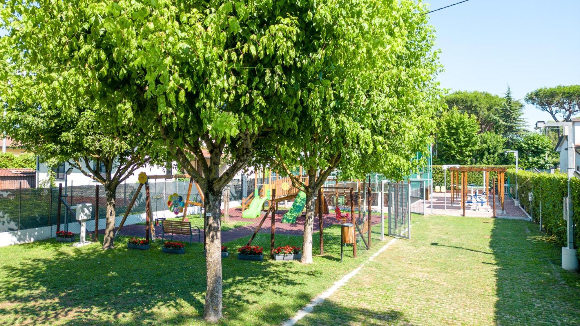 Camping Apuano Marina di Massa Exteriör bild